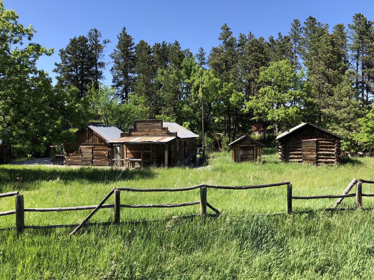 Rockerville Lodge & Cabins - thumb 36