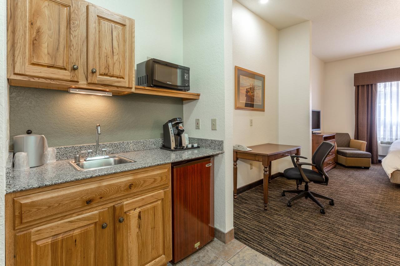 Holiday Inn Express & Suites Keystone - thumb 1