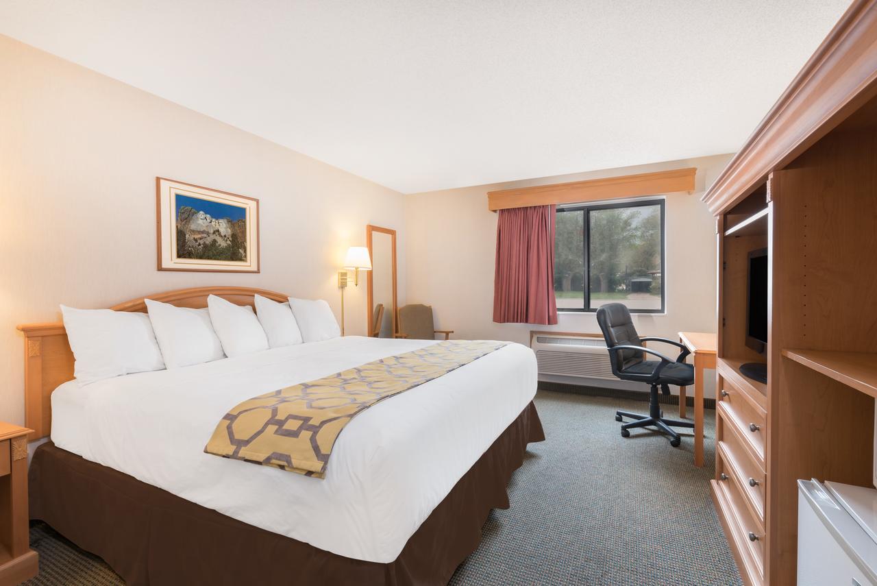 Baymont By Wyndham Hot Springs - thumb 2
