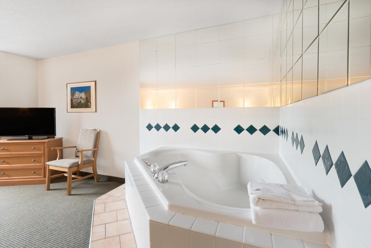Baymont By Wyndham Hot Springs - thumb 6
