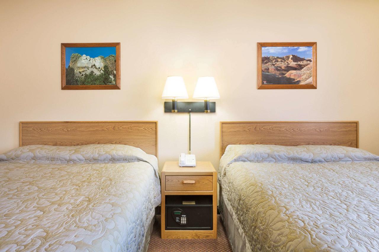 Super 8 By Wyndham Hot Springs - thumb 19