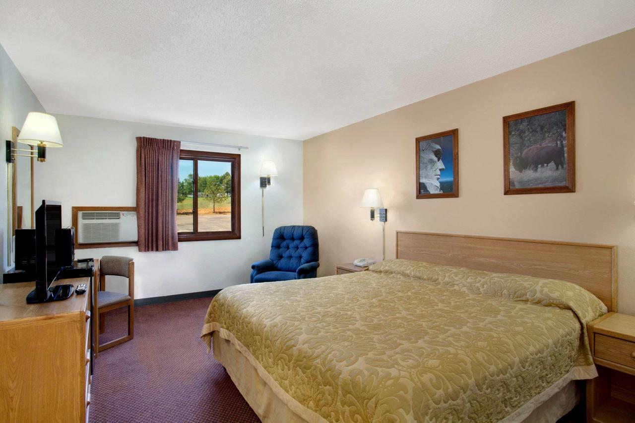 Super 8 By Wyndham Hot Springs - thumb 23