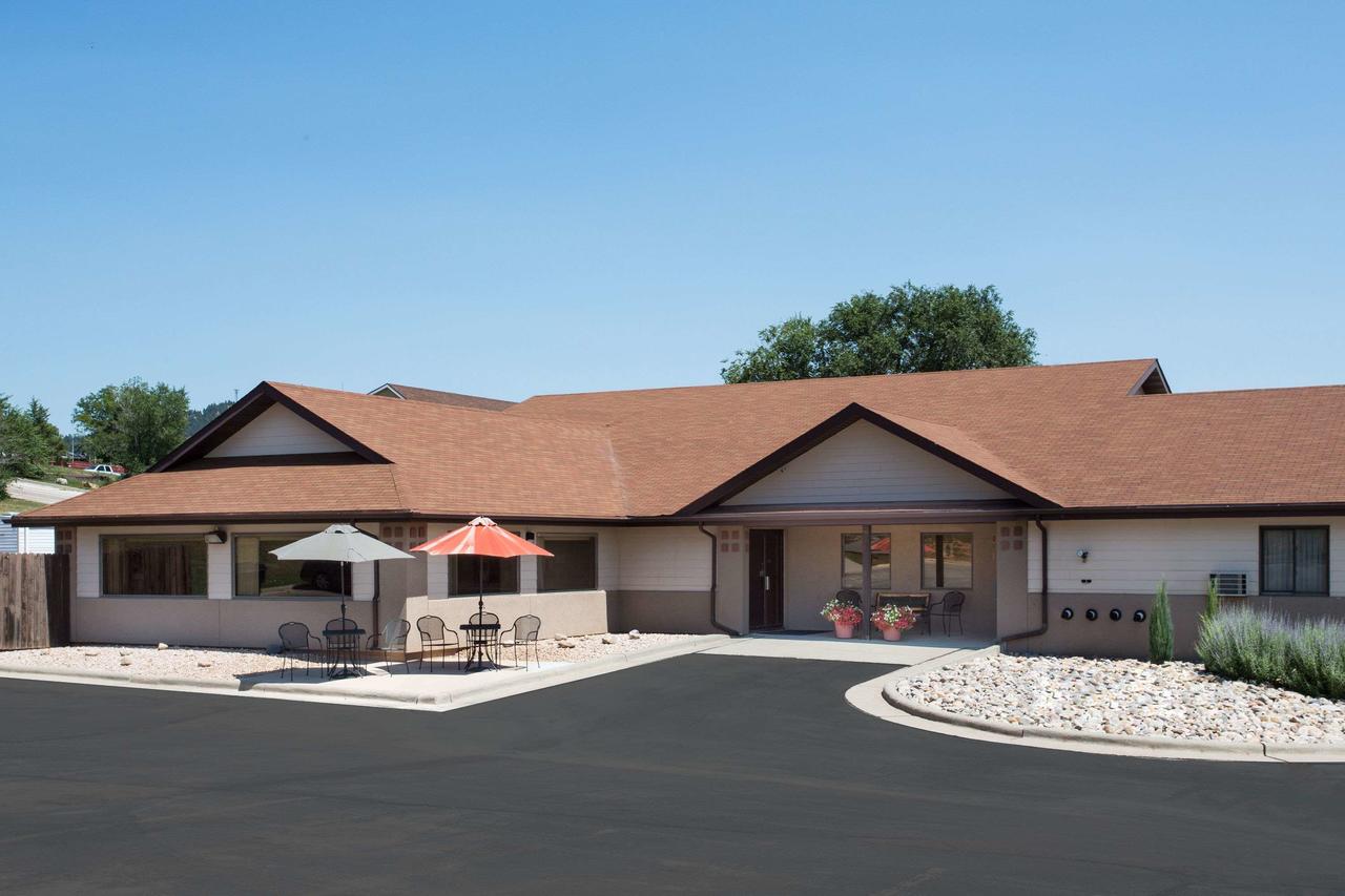 Super 8 By Wyndham Hot Springs - thumb 0