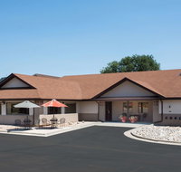 Super 8 by Wyndham Hot Springs - Tourism Bookings