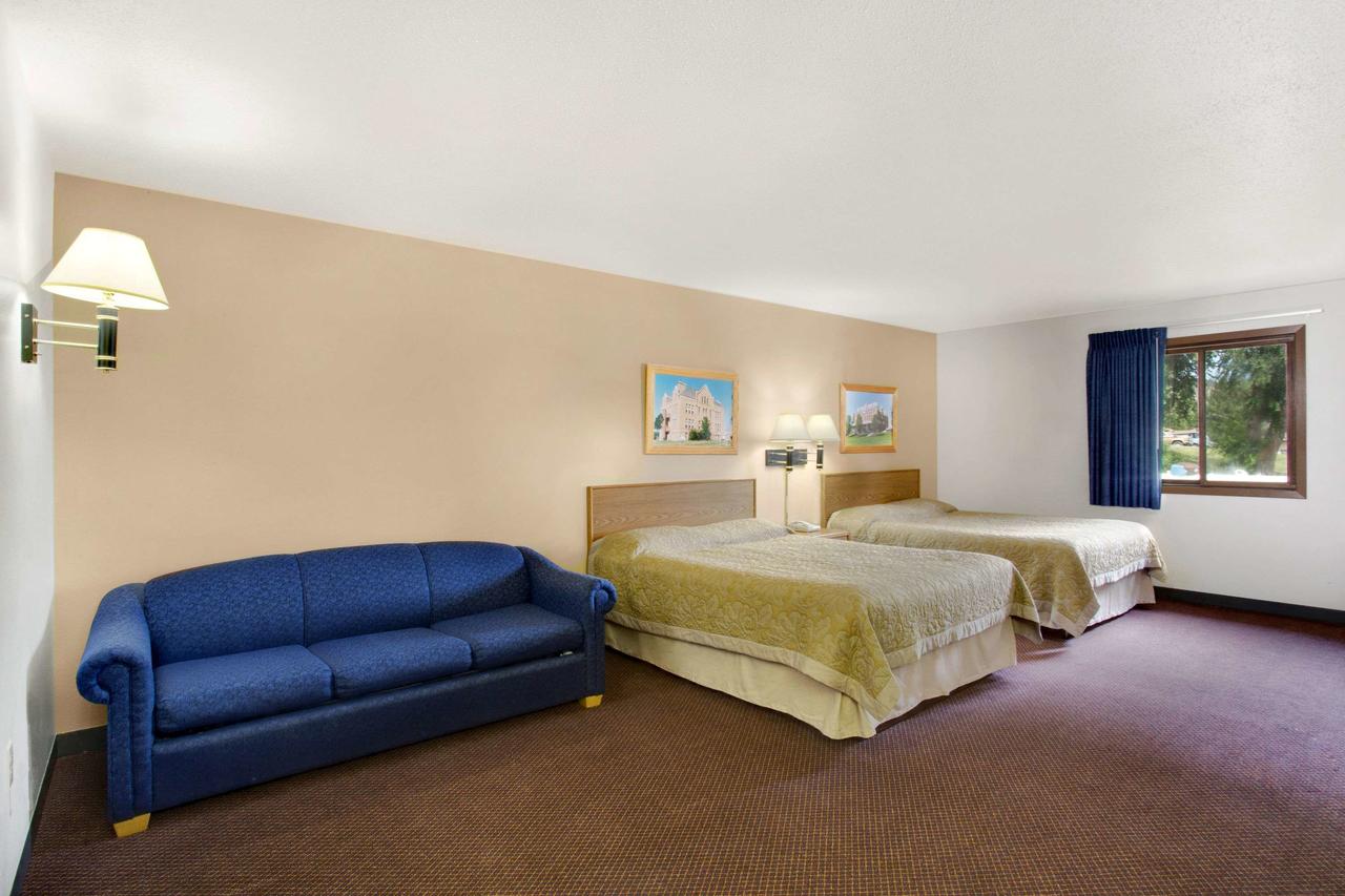 Super 8 By Wyndham Hot Springs - thumb 22