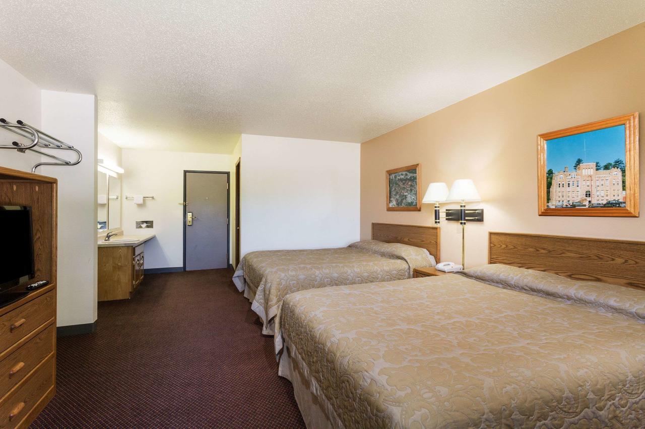Super 8 By Wyndham Hot Springs - thumb 27