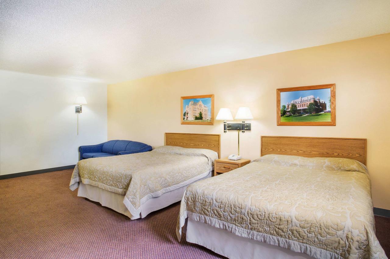 Super 8 By Wyndham Hot Springs - thumb 31