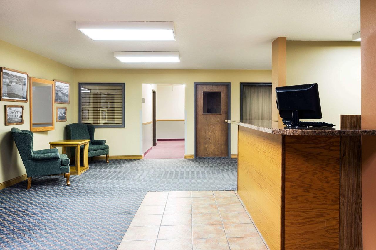 Super 8 By Wyndham Hot Springs - thumb 24