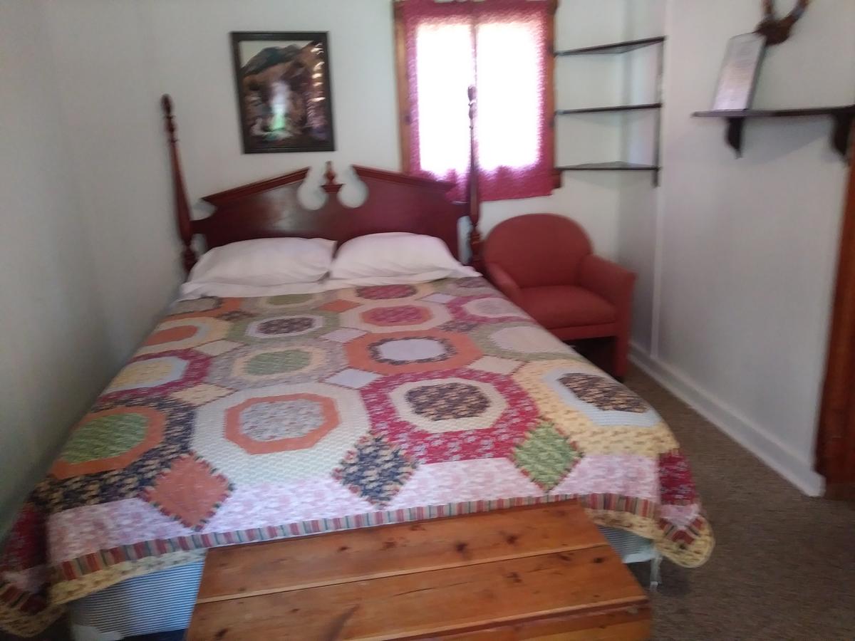 Harney Camp Cabins - thumb 8