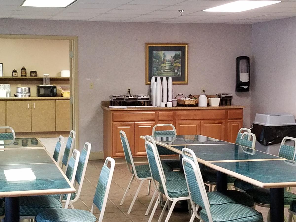 Park Tower Inn - thumb 14