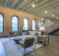 Studio 154 Luxury Hotel - USA Accommodation