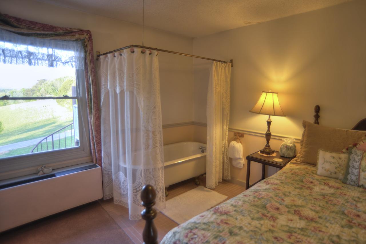 Blue Mountain Mist Country Inn - thumb 23