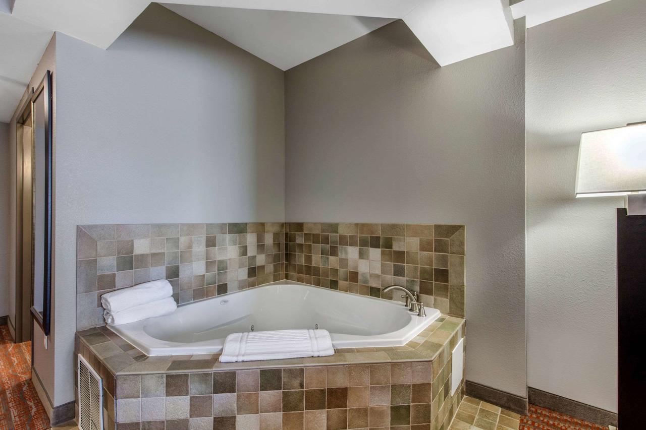 Comfort Suites Jackson I-40 - thumb 13