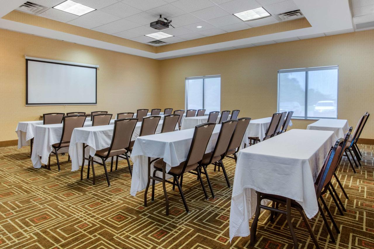 Comfort Suites Jackson I-40 - thumb 19