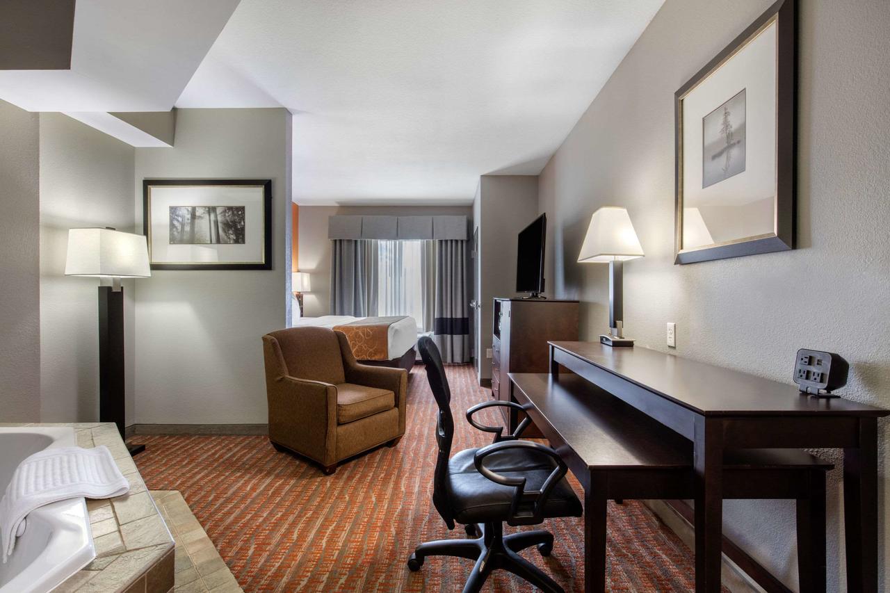 Comfort Suites Jackson I-40 - thumb 25