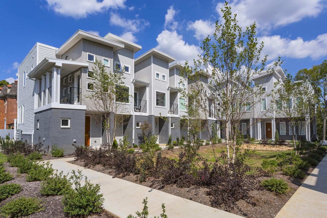 Downtown Southern Luxury Living 2BR & Free Parking - thumb 16