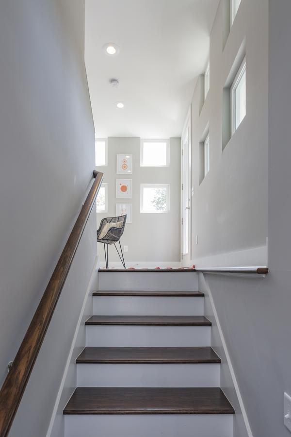 Downtown Southern Luxury Living 2BR & Free Parking - thumb 4