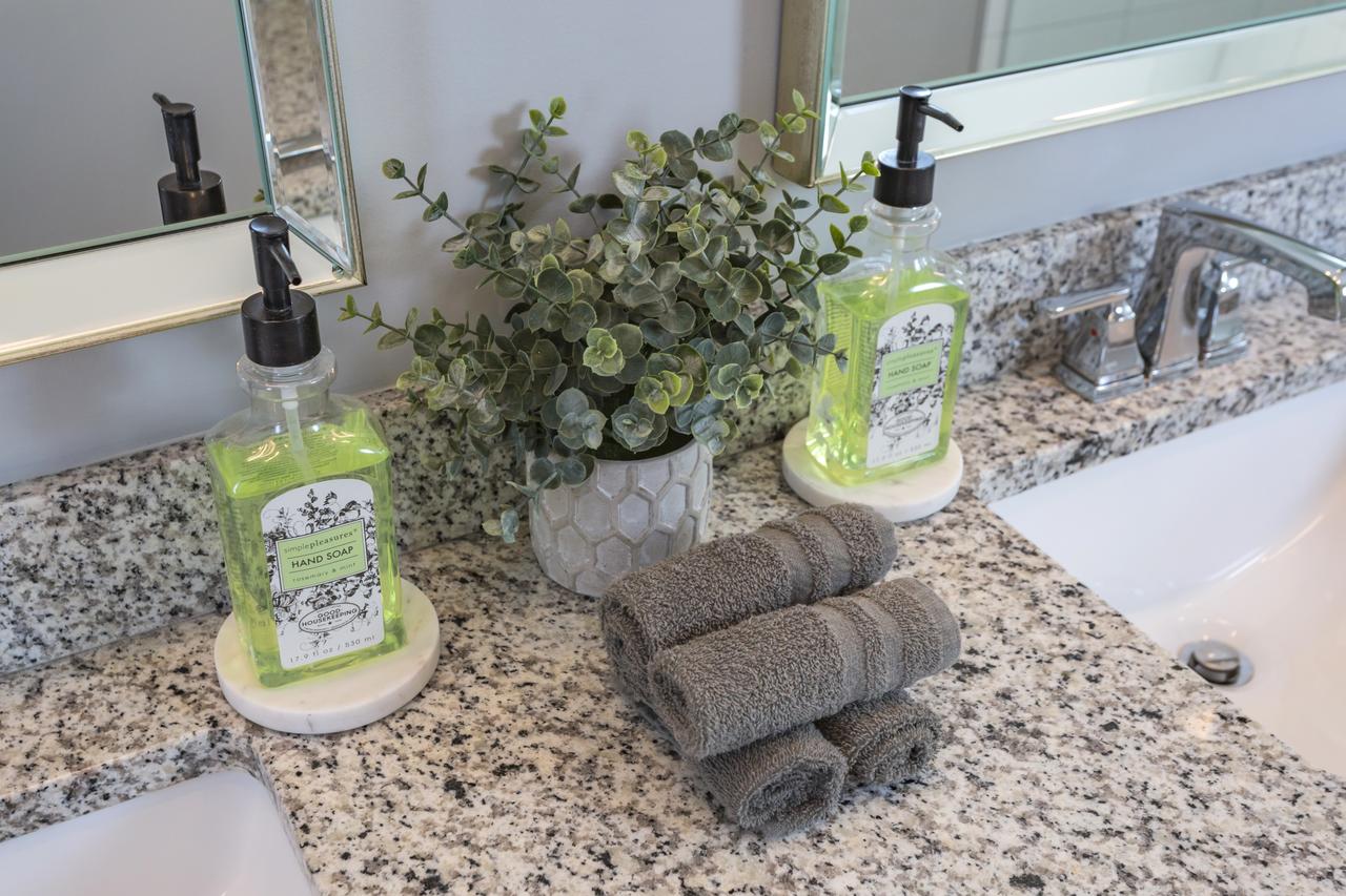 Downtown Southern Luxury Living 2BR & Free Parking - thumb 12