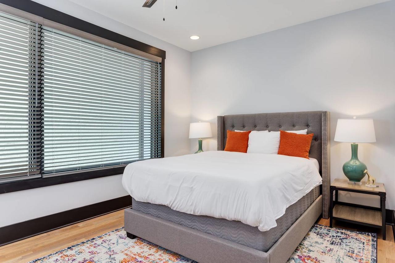 Four-Bedroom Four-Bath West End Townhouse - thumb 25