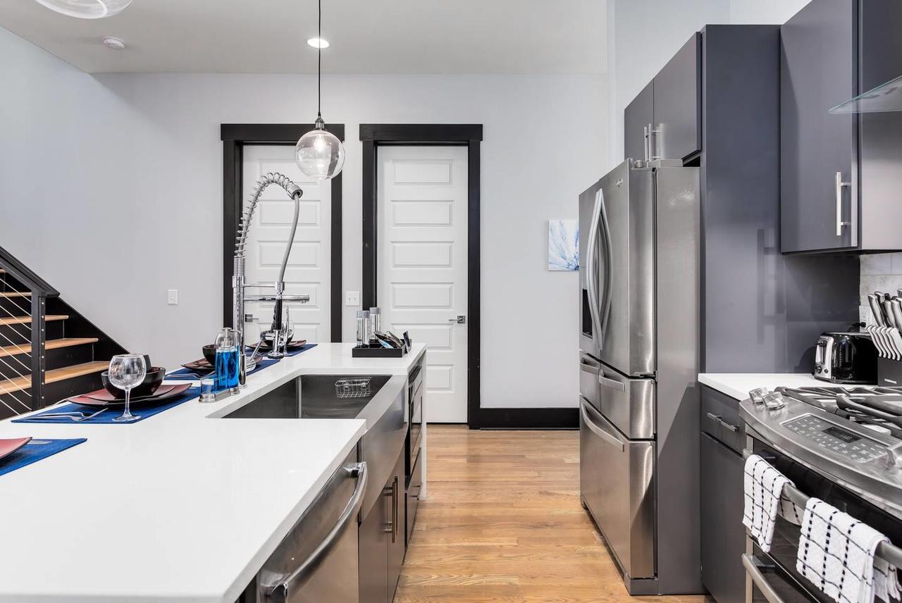 Four-Bedroom Four-Bath West End Townhouse - thumb 18