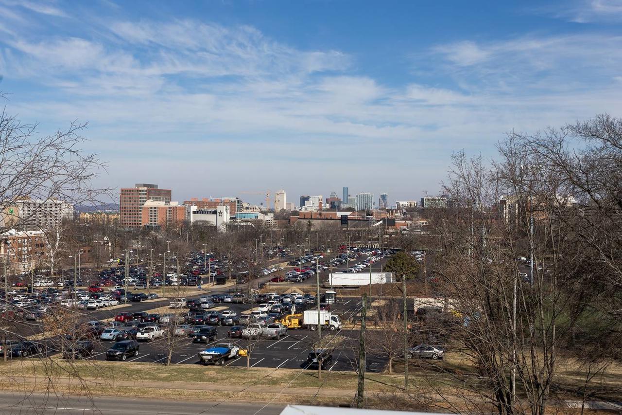 Four-Bedroom Four-Bath West End Townhouse - thumb 10