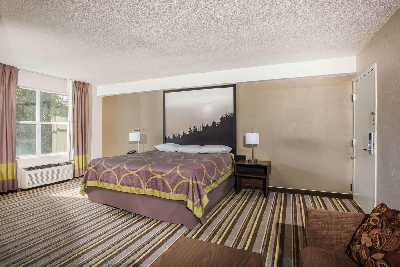 Super 8 By Wyndham Sevierville Riverside - thumb 18
