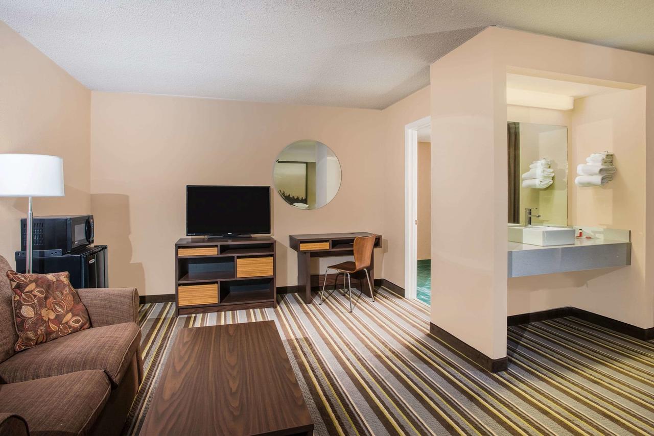 Super 8 By Wyndham Sevierville Riverside - thumb 17