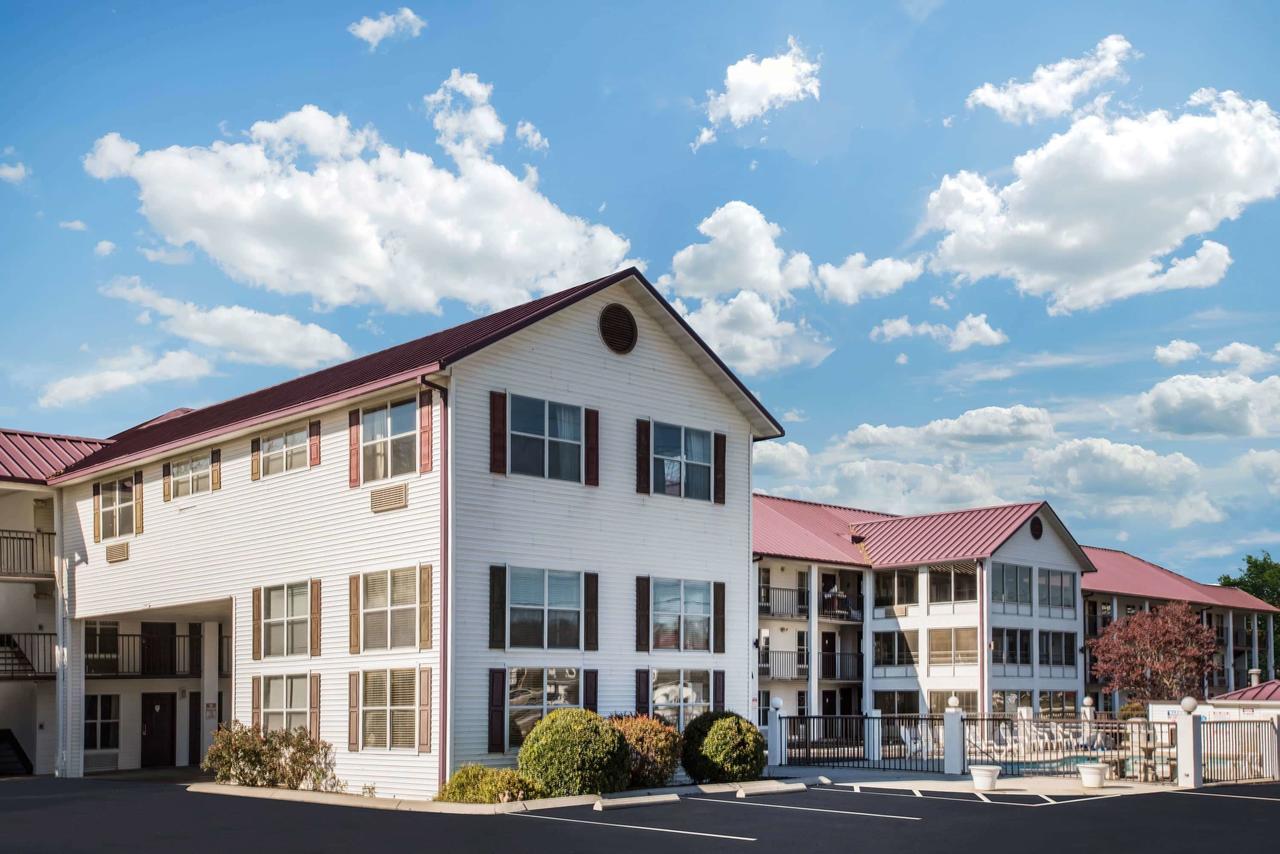 Super 8 By Wyndham Sevierville Riverside - thumb 0