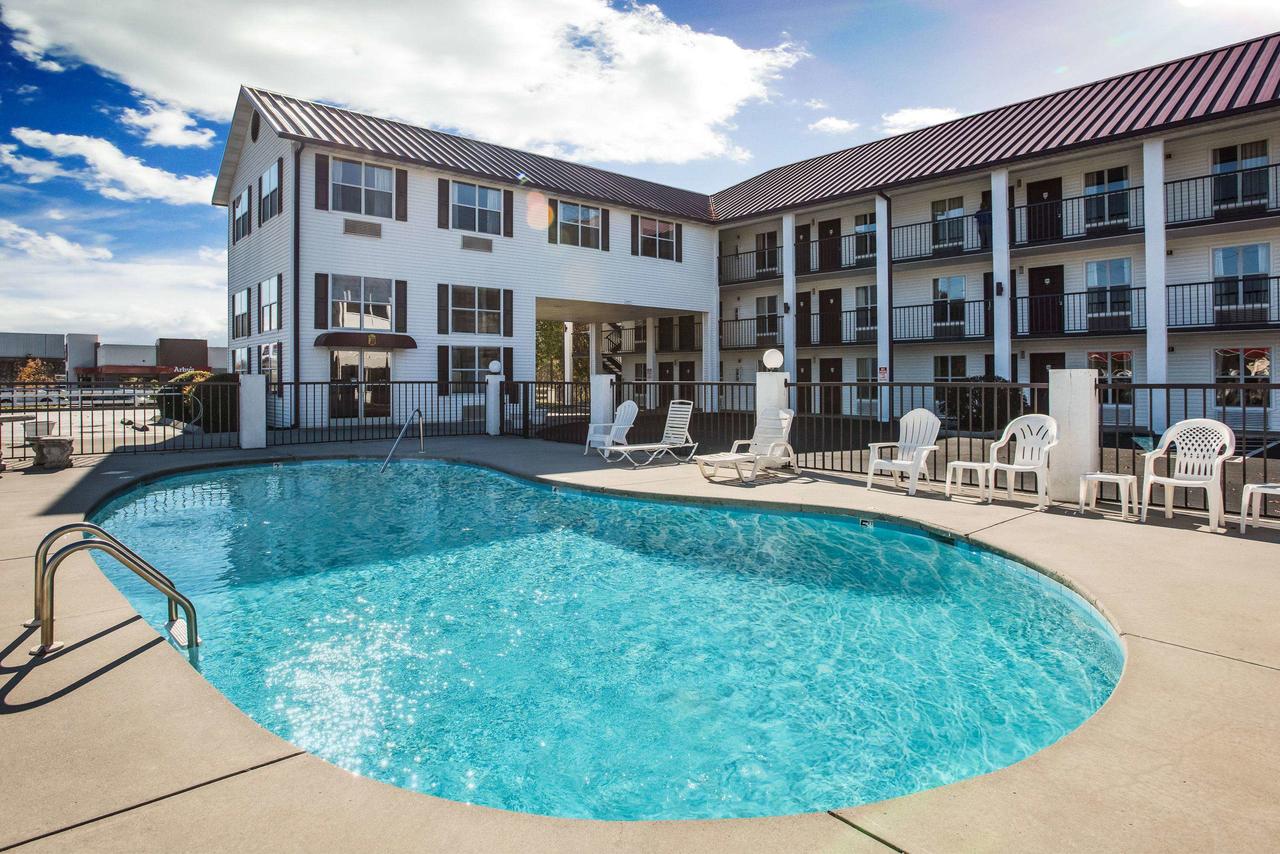 Super 8 By Wyndham Sevierville Riverside - thumb 24