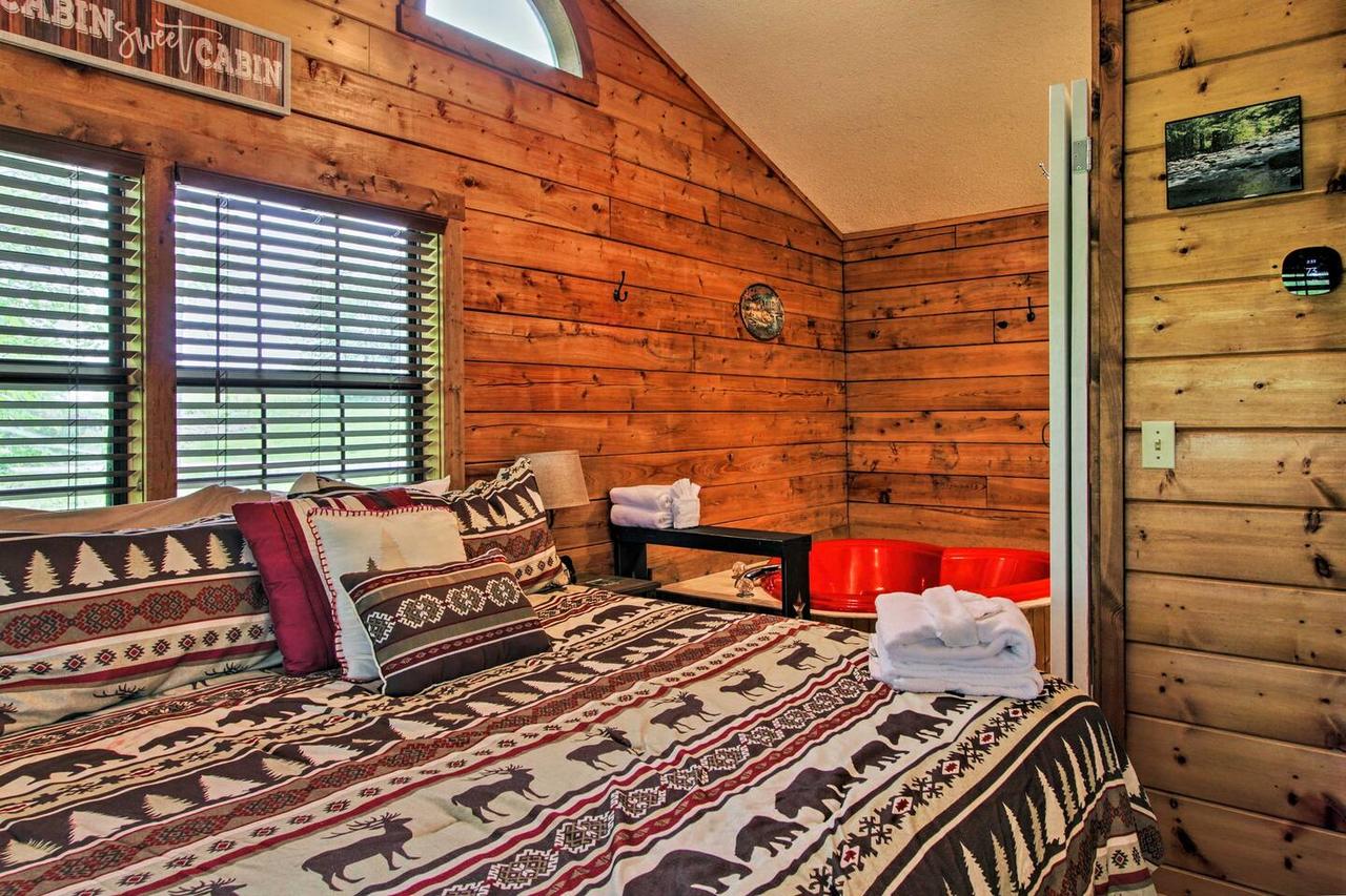 River Rush- Cozy Riverfront Cabin 5 Mi To Pigeon Forge - thumb 11