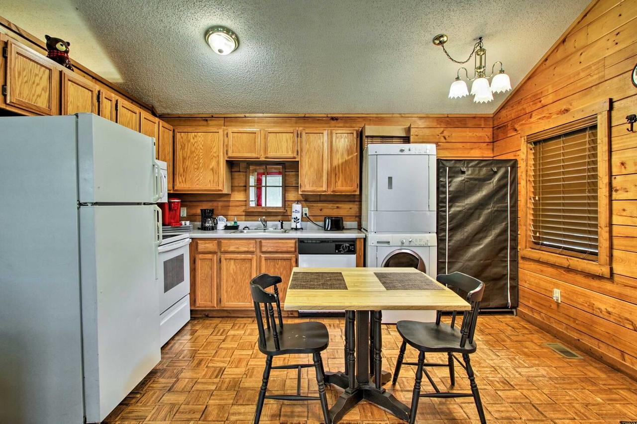 River Rush- Cozy Riverfront Cabin 5 Mi To Pigeon Forge - thumb 2
