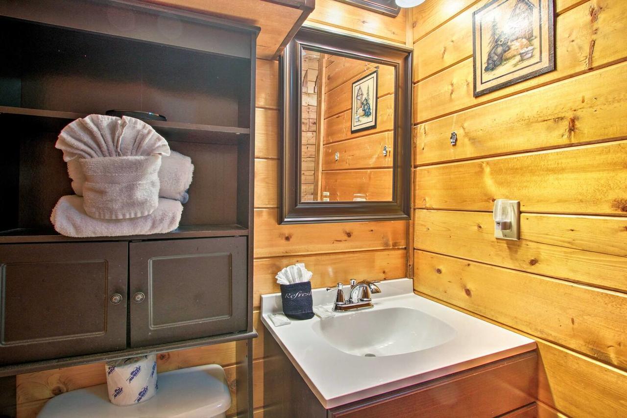River Rush- Cozy Riverfront Cabin 5 Mi To Pigeon Forge - thumb 6