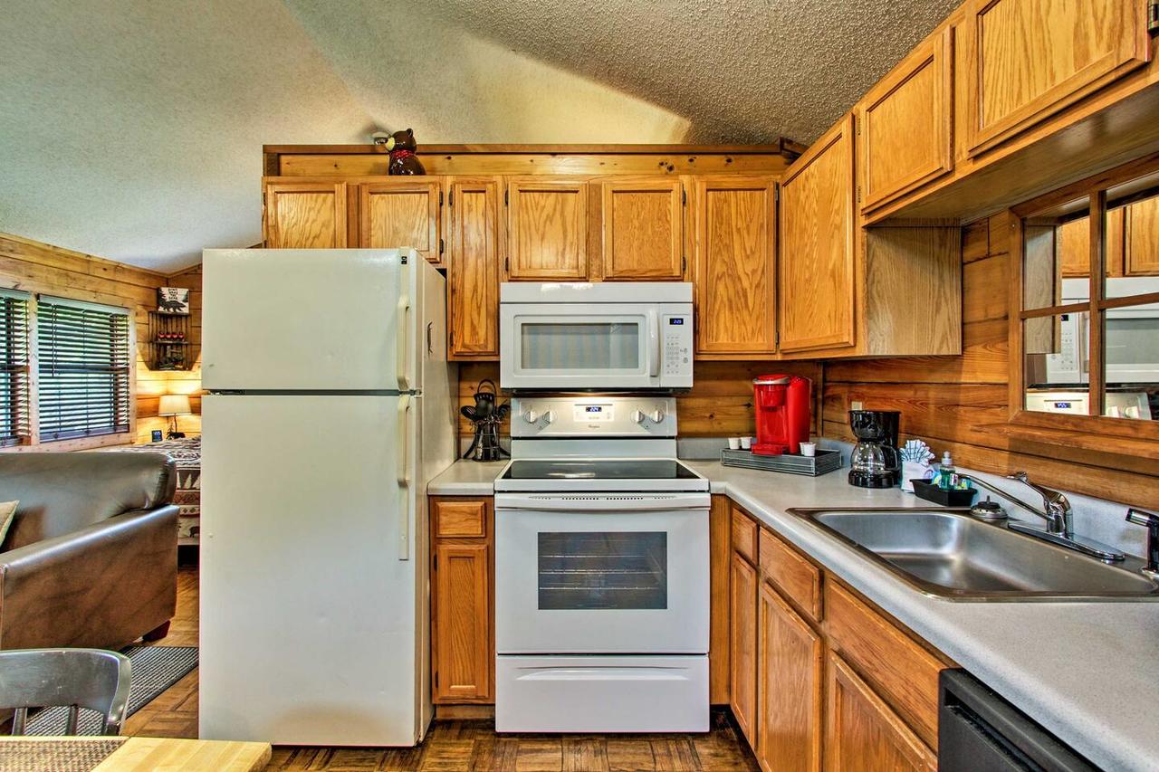 River Rush- Cozy Riverfront Cabin 5 Mi To Pigeon Forge - thumb 17