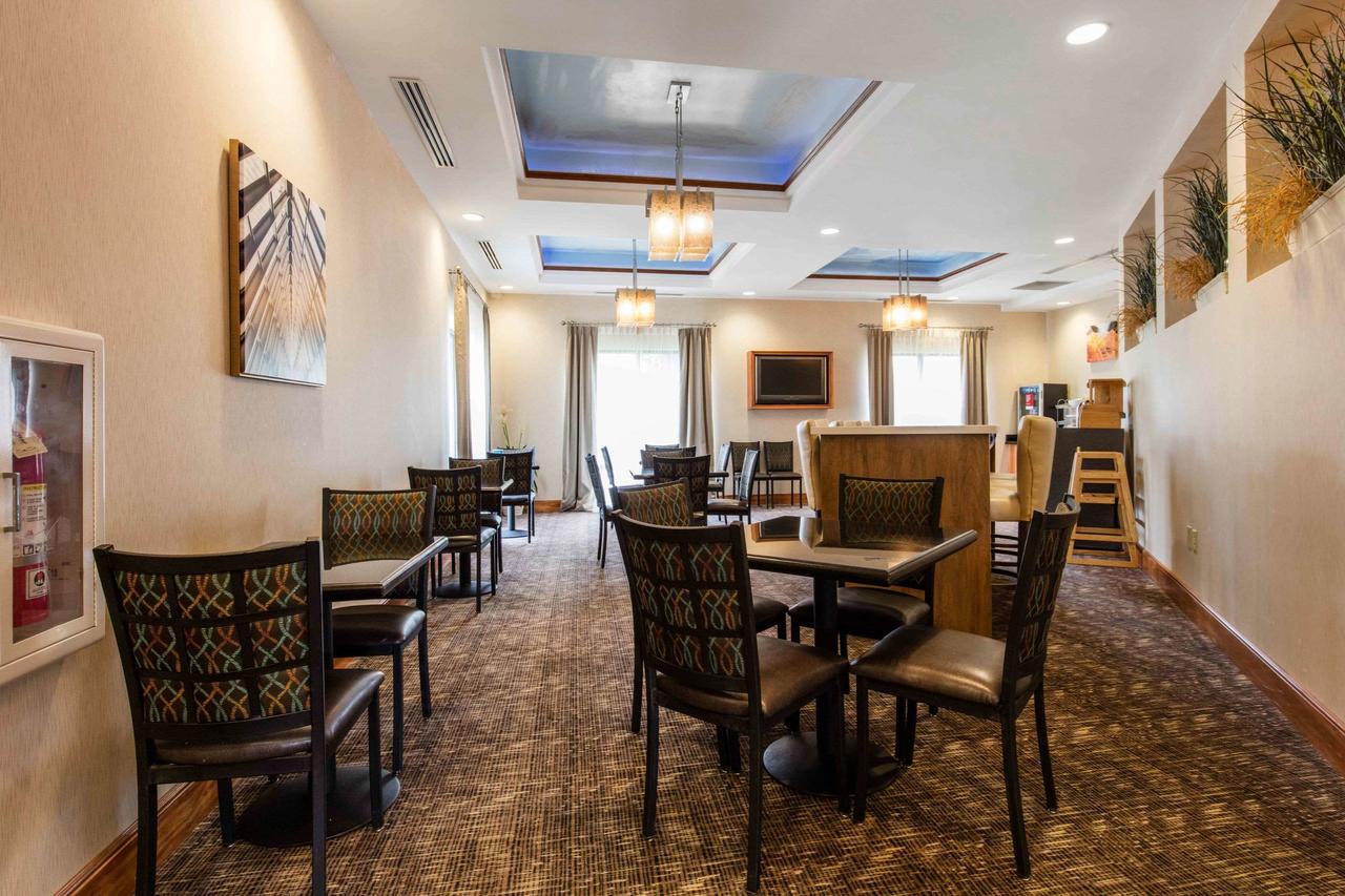 Comfort Suites Murfreesboro - thumb 23