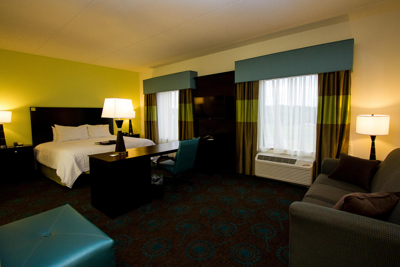 Hampton Inn Fayetteville - thumb 17