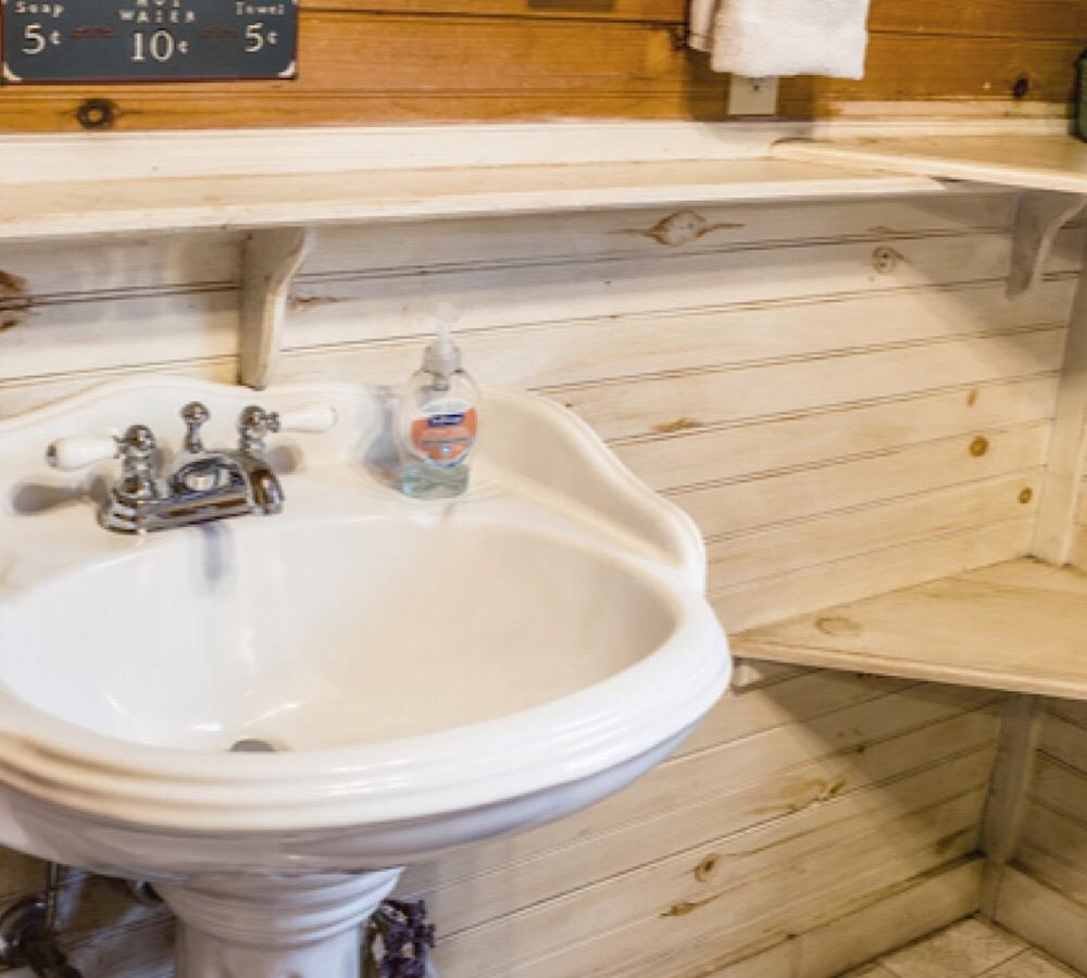 Country Charm Cabin With Firepit - thumb 17