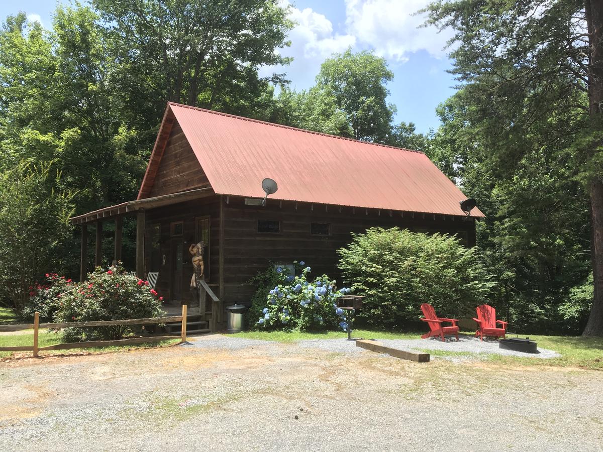 Country Charm Cabin With Firepit - thumb 0