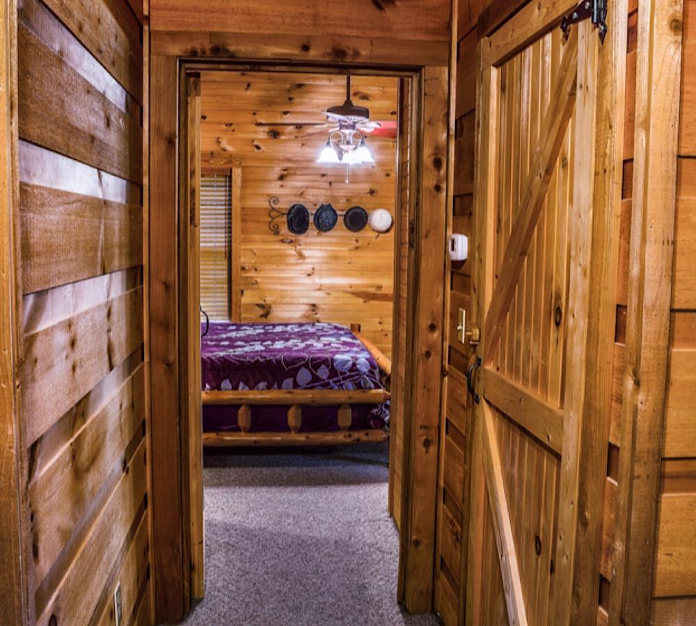 Country Charm Cabin With Firepit - thumb 16