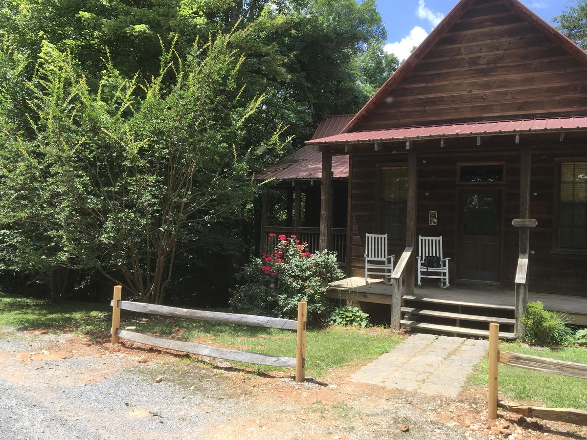 Country Charm Cabin With Firepit - thumb 5