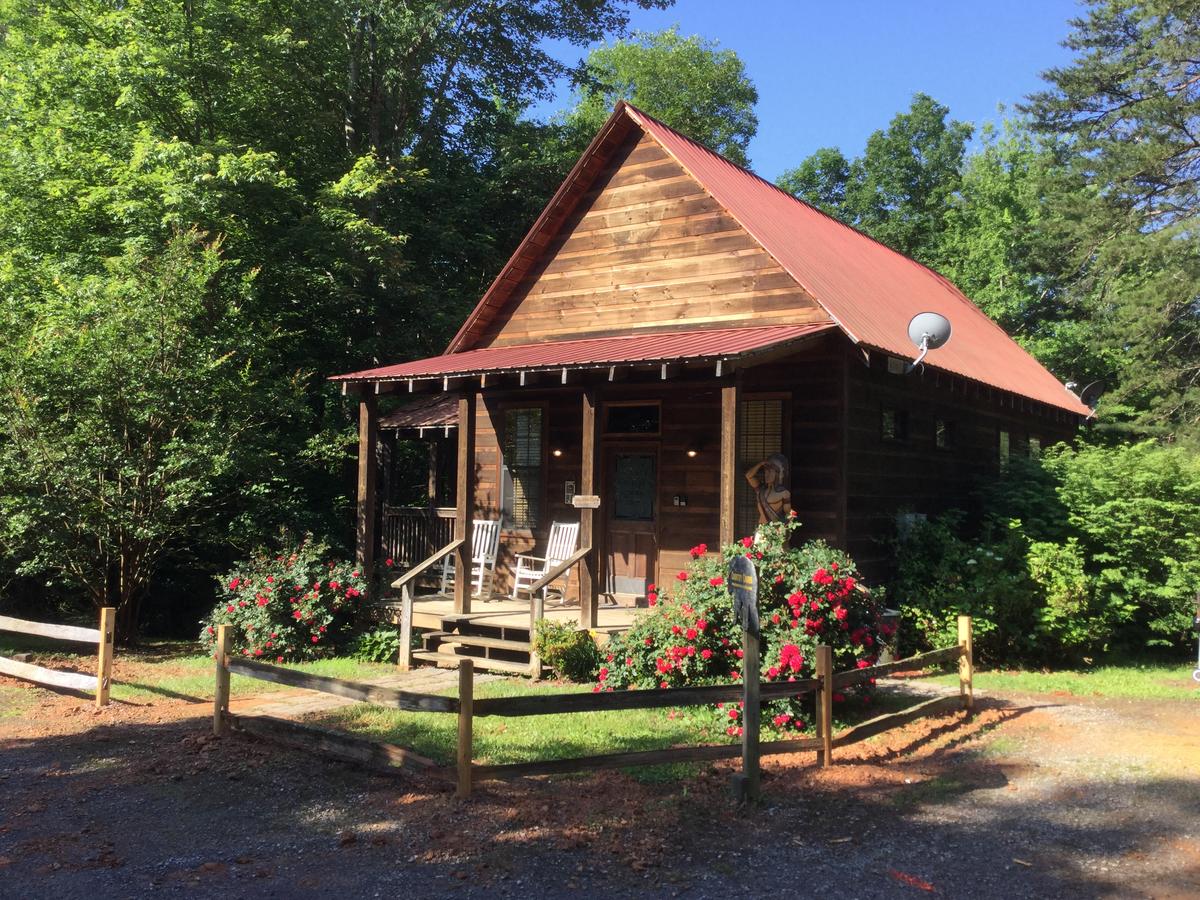 Country Charm Cabin With Firepit - thumb 3