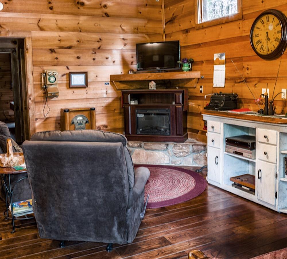 Country Charm Cabin With Firepit - thumb 11