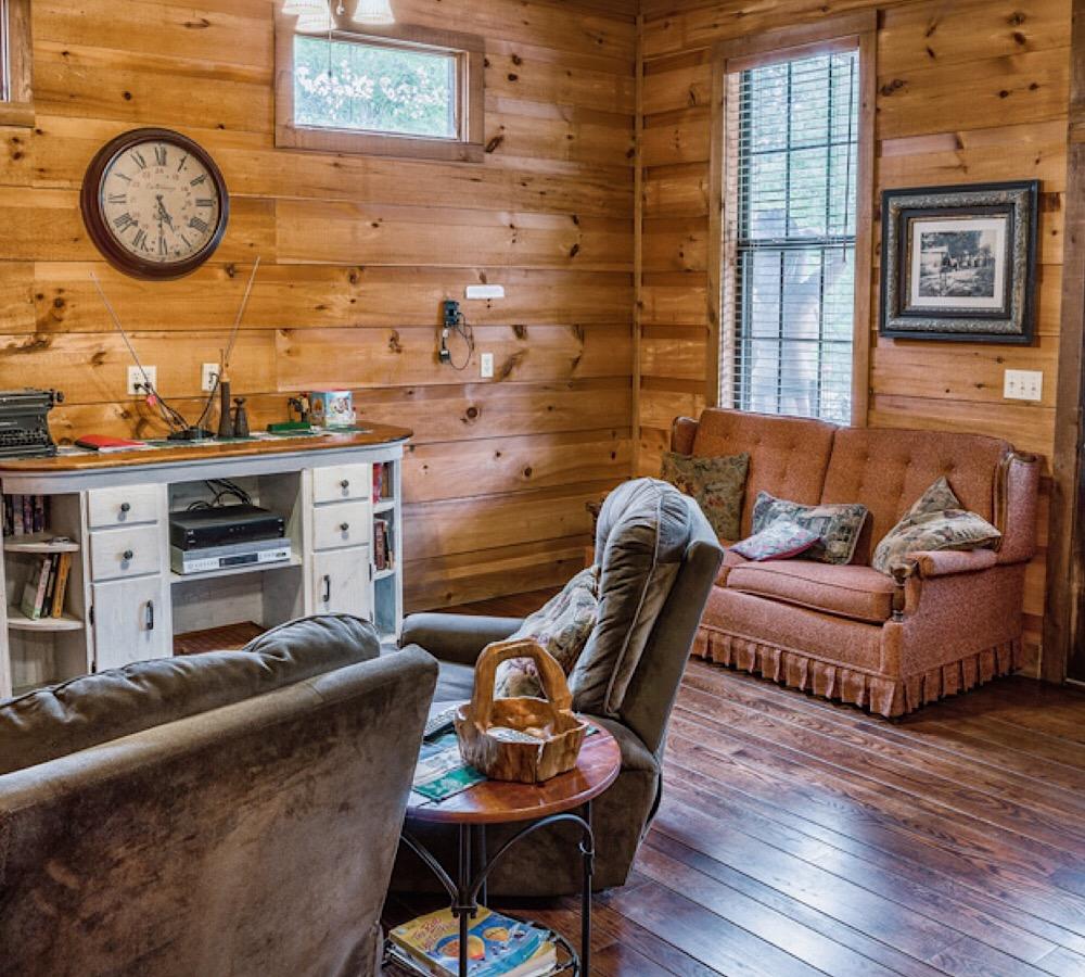 Country Charm Cabin With Firepit - thumb 14