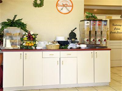 Howard Johnson By Wyndham Cleveland - thumb 10