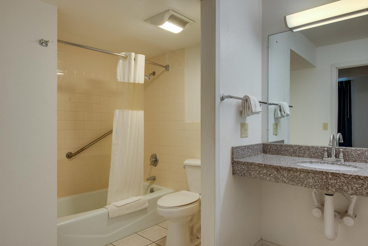 Motel 6 Kingston - thumb 24