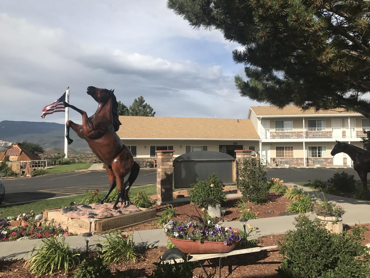 Broken Spur Inn & Steakhouse - thumb 0