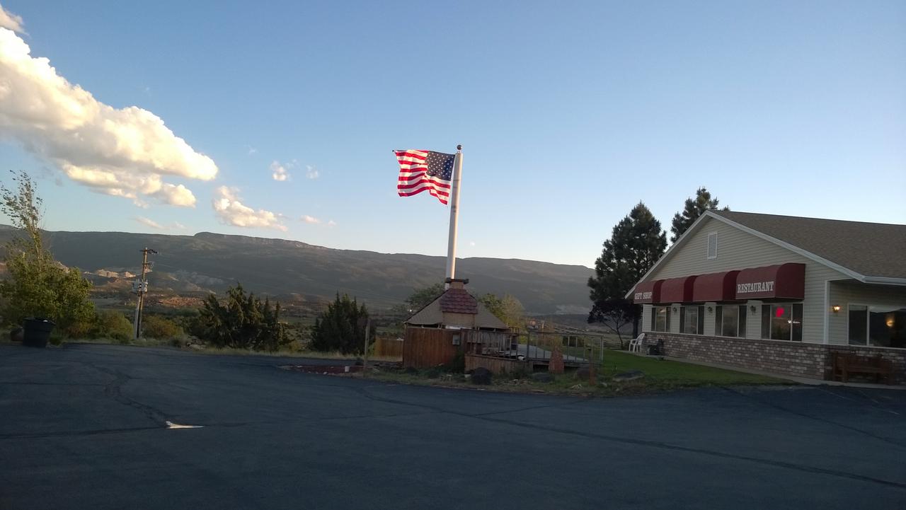 Broken Spur Inn & Steakhouse - thumb 28