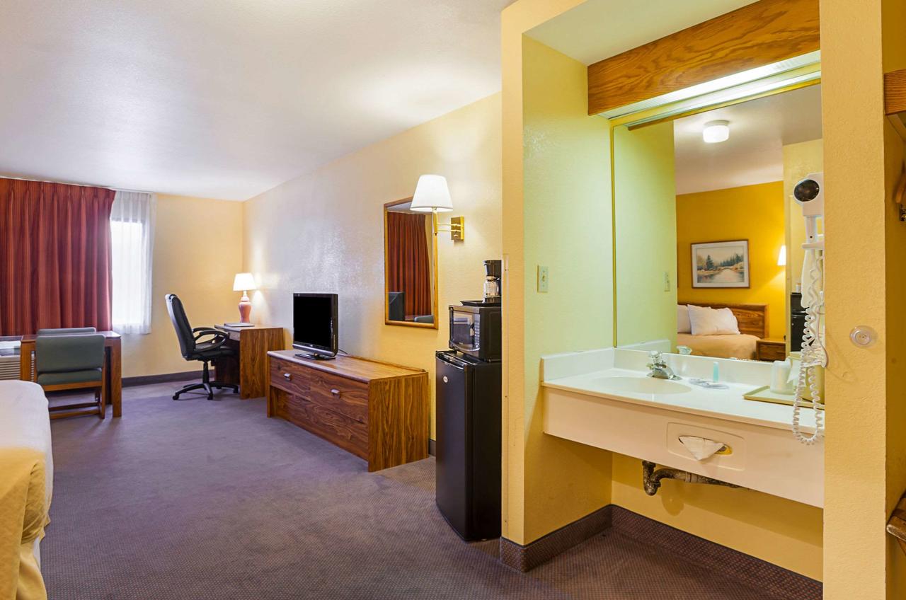 Rodeway Inn & Suites Blanding - thumb 11