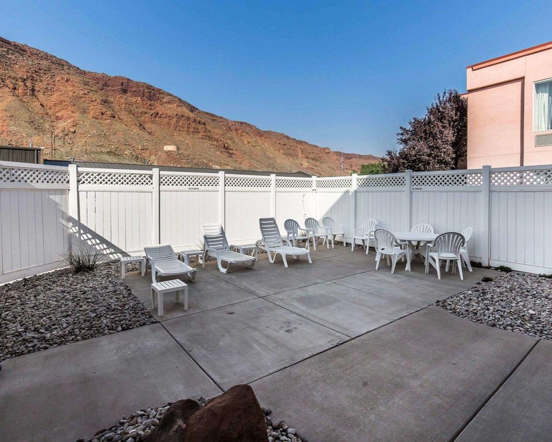 Quality Suites Moab - thumb 3