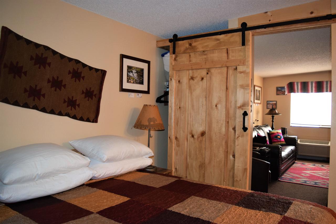 St. Danes Cabins (Prickly Pear Adobe Cabin) - thumb 27