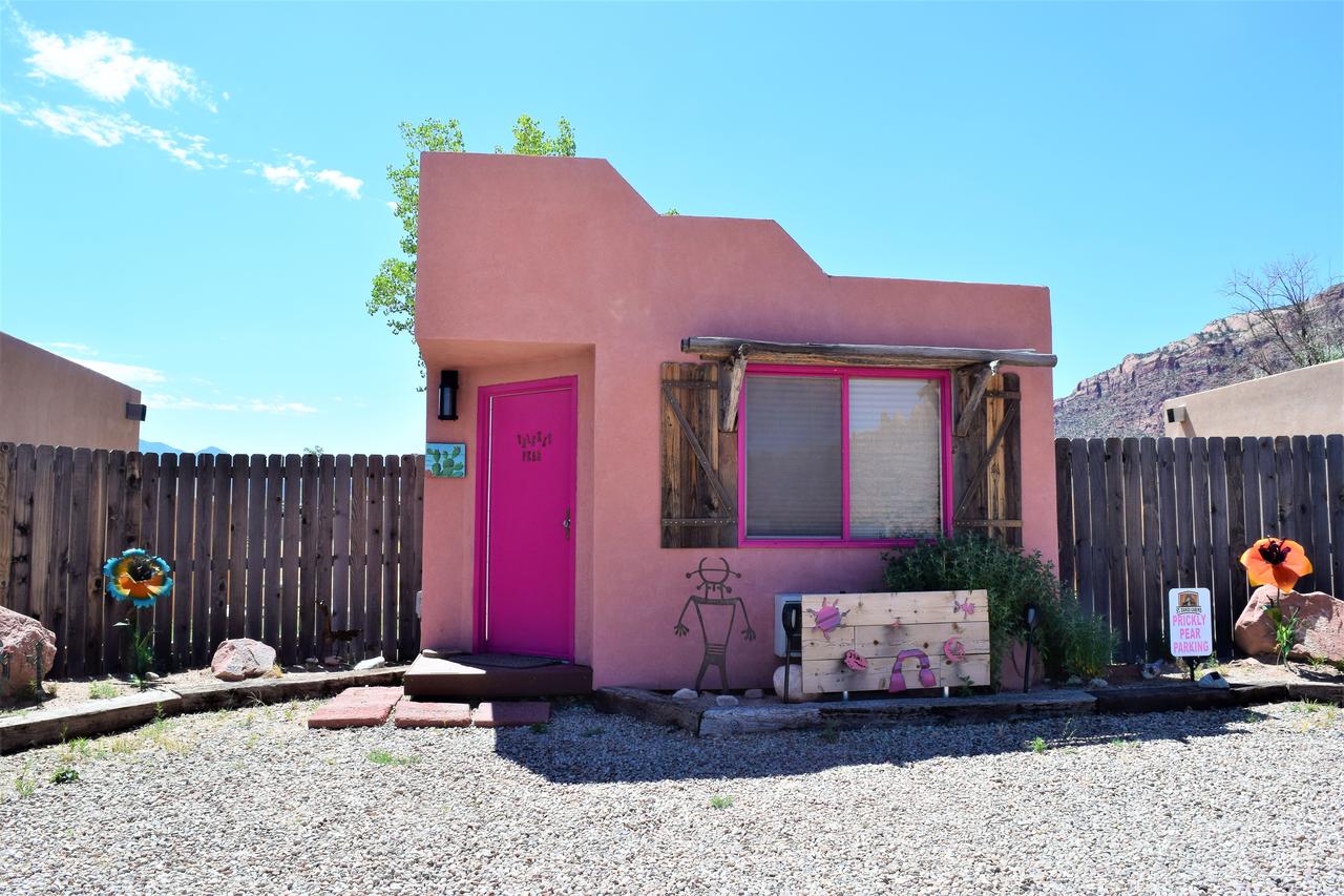 St. Danes Cabins (Prickly Pear Adobe Cabin) - thumb 7